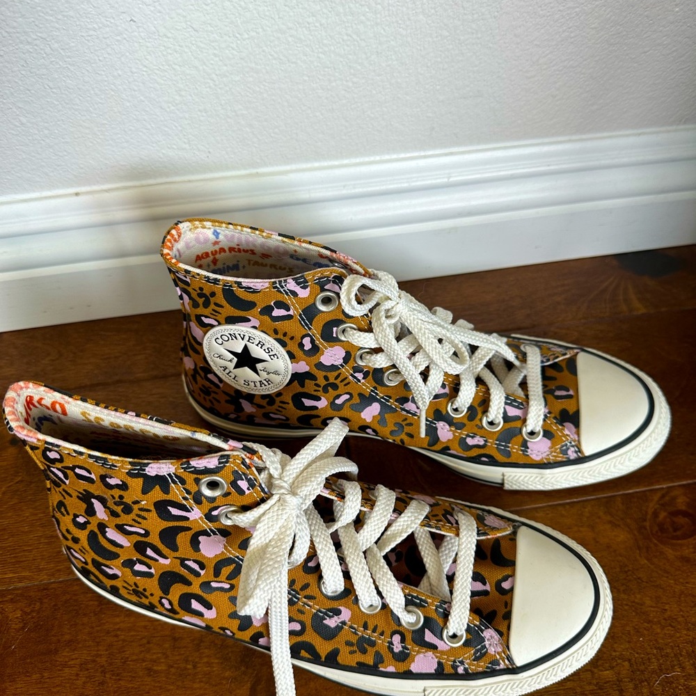 Converse Women's ctas high tops size 9